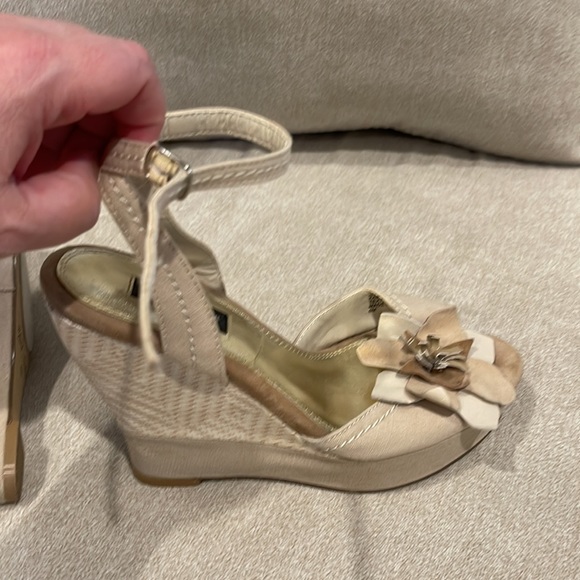 Size 6 WHBM wedges - Picture 6 of 7